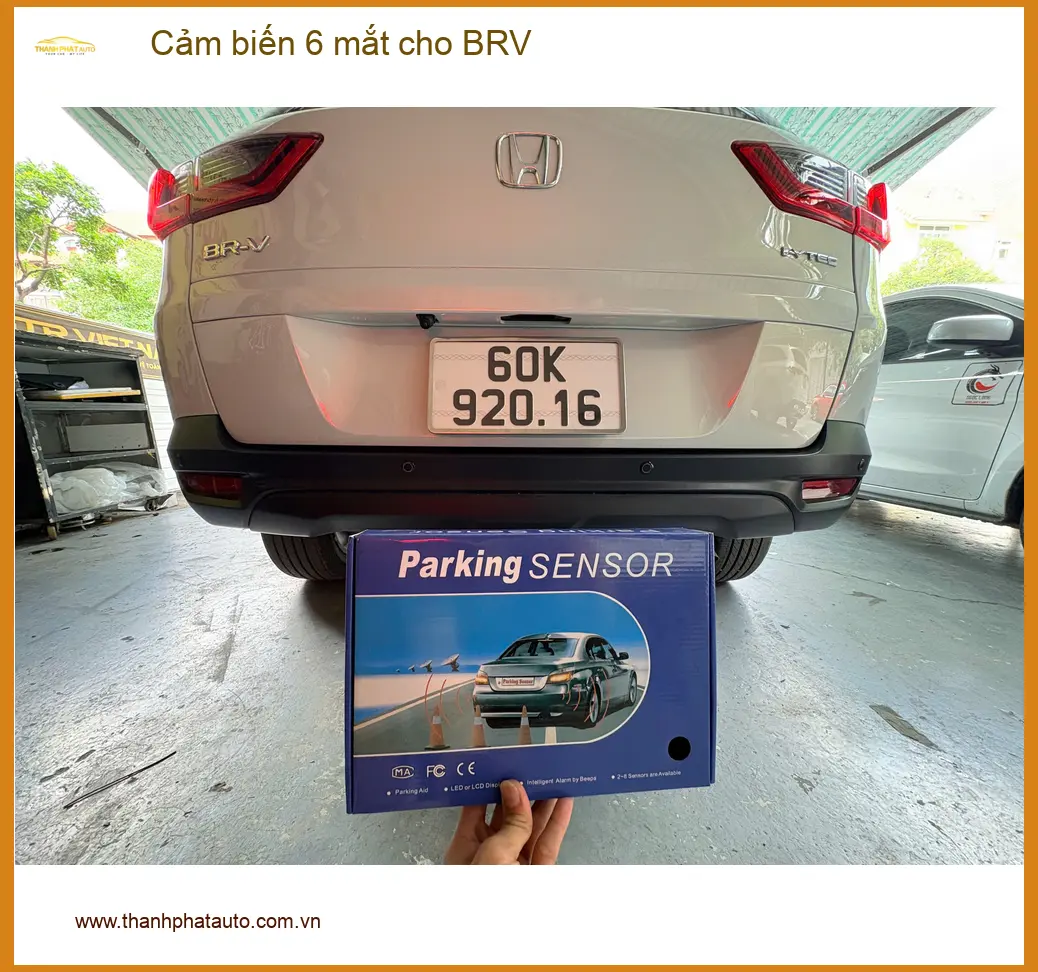 Anh Khải lắp cảm biến 6 mắt cho BRV tại Quận 6 để lùi xe an toàn hơn