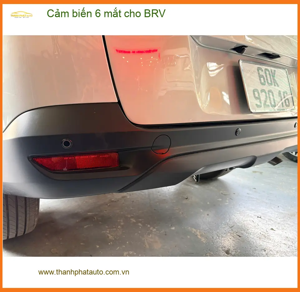 Anh Trường lắp cảm biến 6 mắt cho Honda BRV tại Quận Gò Vấp để đỗ xe an toàn hơn ảnh thực tế 2