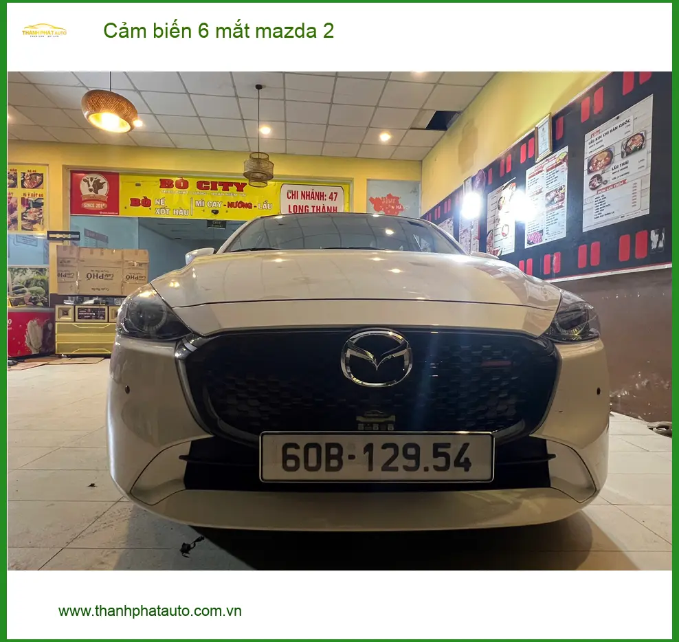 Chị Diệp lắp Cảm biến 6 mắt Mazda 2 tại Hóc Môn để an tâm khi lùi xe vào chỗ hẹp