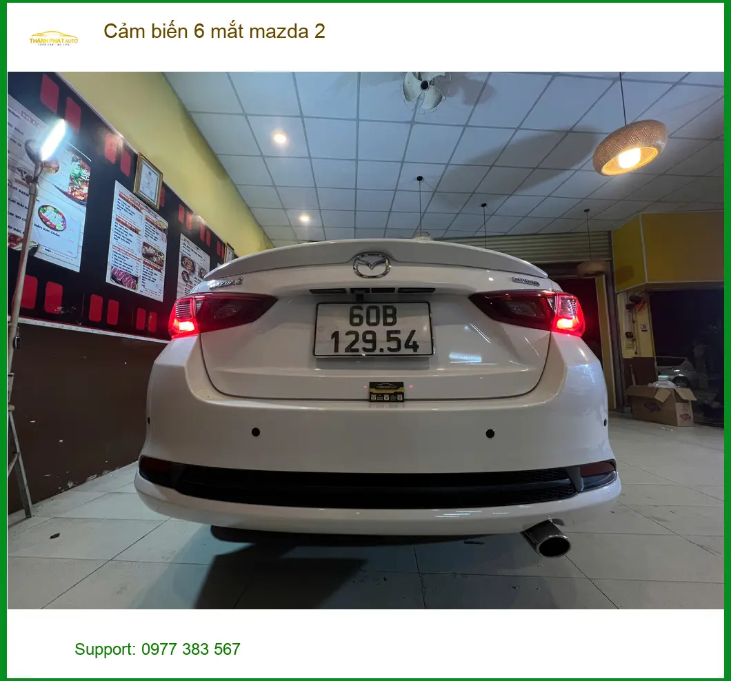 Anh Quang lắp cảm biến 6 mắt Mazda 2 tại Quận 12 để đỗ xe an toàn ảnh thực tế 2
