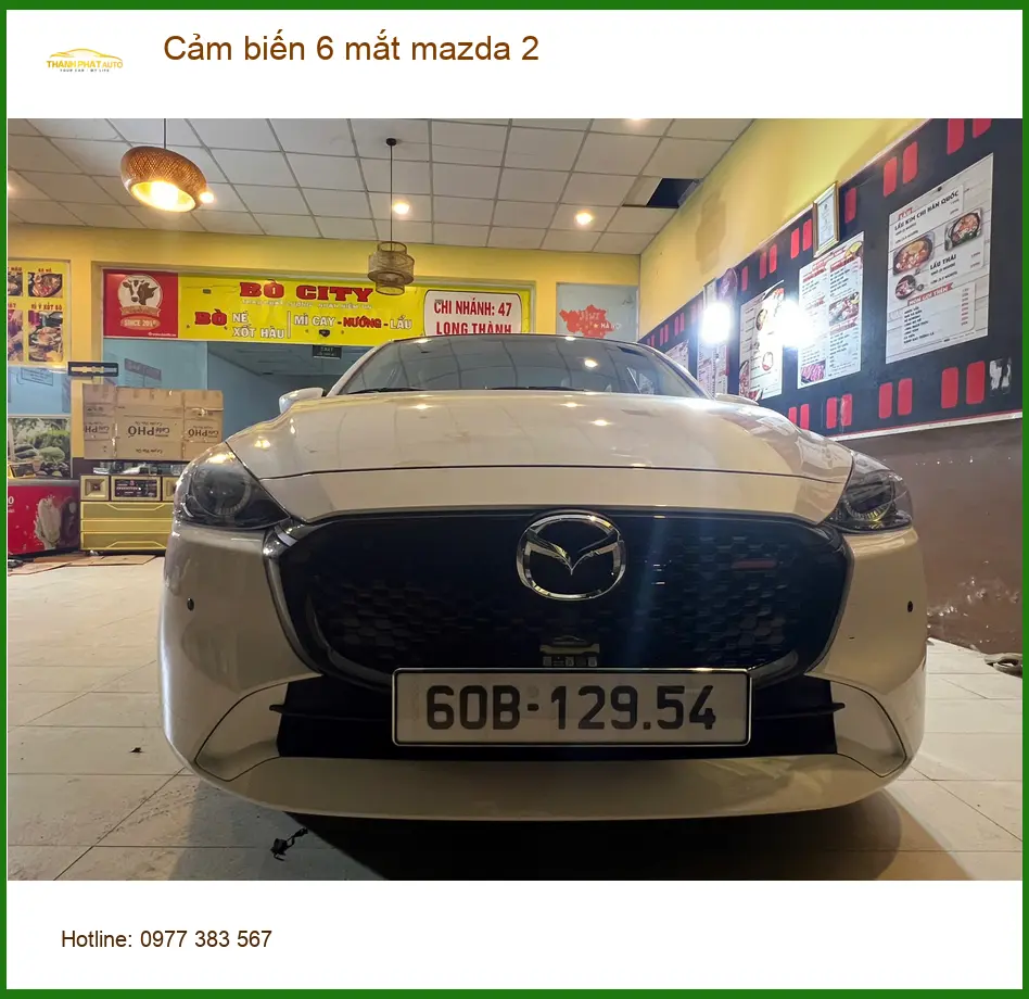 Anh Quang lắp cảm biến 6 mắt Mazda 2 tại Quận 12 để đỗ xe an toàn ảnh thực tế 3