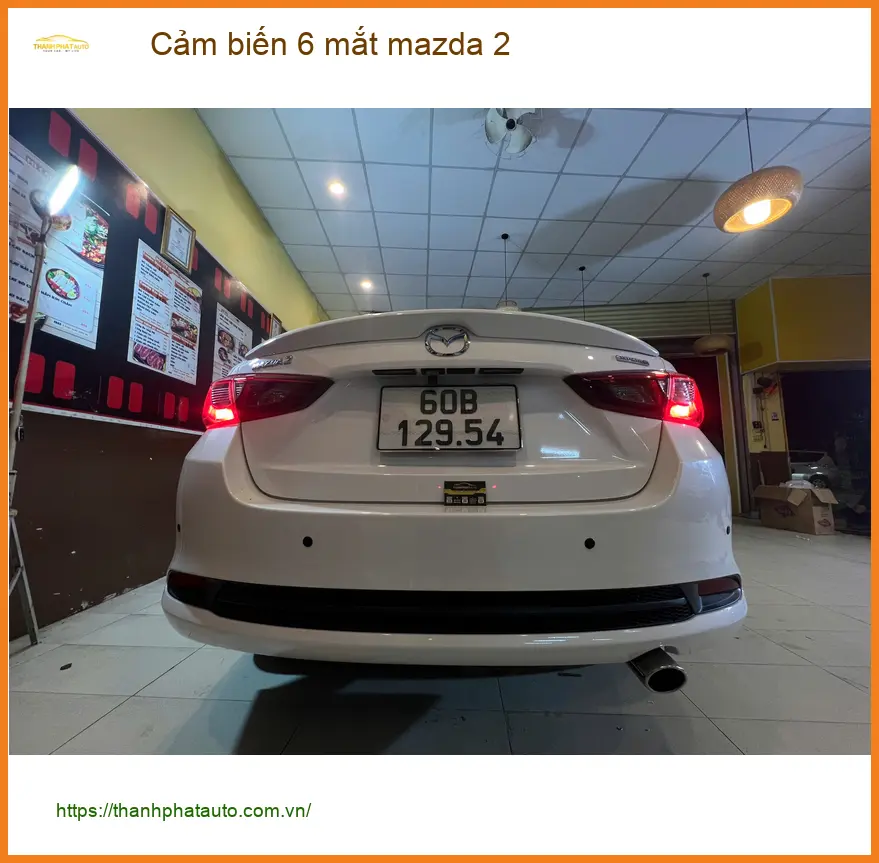 Anh Minh lắp cảm biến 6 mắt Mazda 2 tại Quận 1 để đậu xe an toàn hơn ảnh thực tế 4