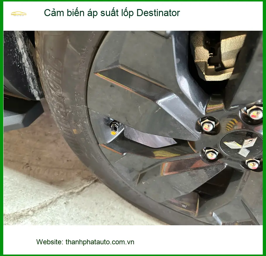 Chú Bảo Long lắp cảm biến áp suất lốp Destinator cho Honda CR-V ở Củ Chi. ảnh thực tế 3