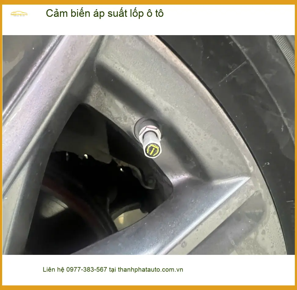Anh Minh lắp cảm biến áp suất lốp cho Hyundai Elantra tại Quận 1. ảnh thực tế 3
