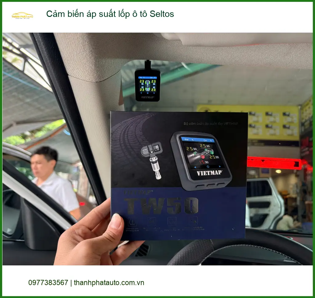 Chị Thảo lắp cảm biến áp suất lốp Seltos ở Quận 5 an tâm mọi hành trình