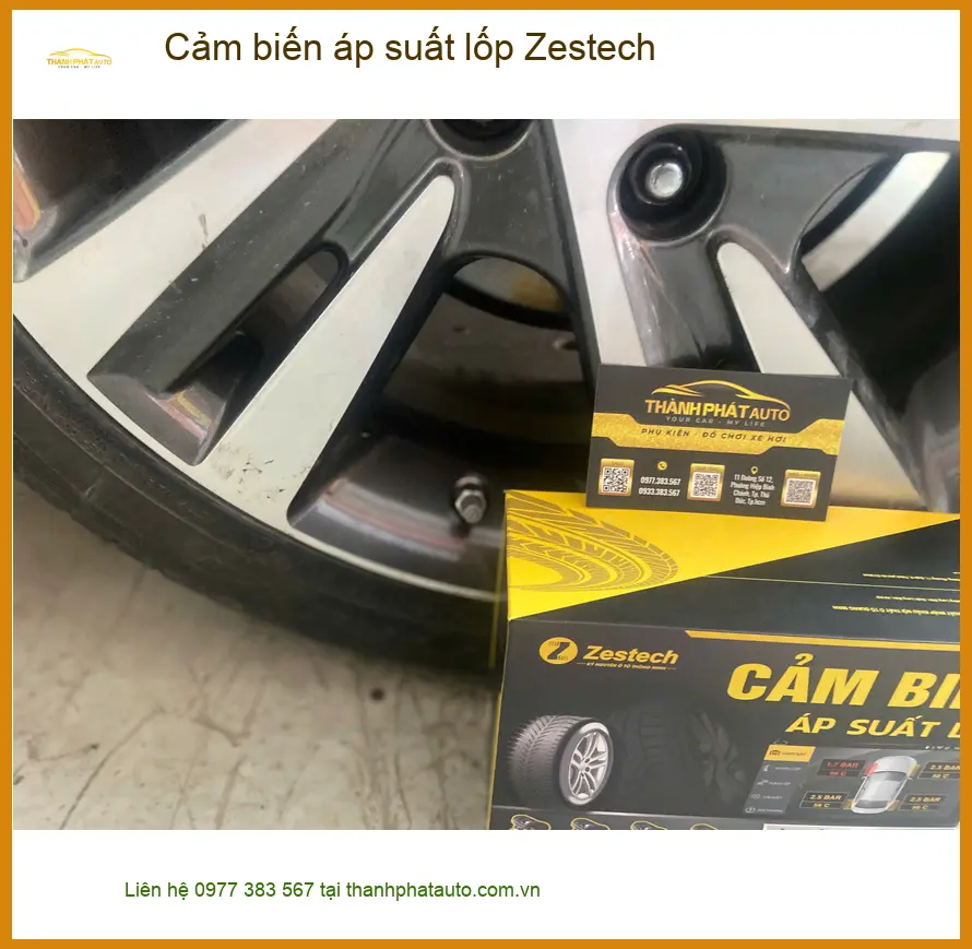 Anh Quang lắp cảm biến áp suất lốp Zestech cho Toyota Camry tại Cần Giờ để yên tâm lái xe ảnh thực tế 4
