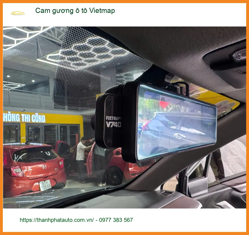Cô Liên lắp cam gương Vietmap cho Ford Everest ở Tân Bình ghi hình rõ nét ảnh thực tế 2