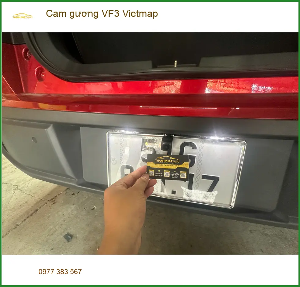 Bác Thành lắp cam gương Vietmap cho VinFast VF3 tại Quận Bình Thạnh.