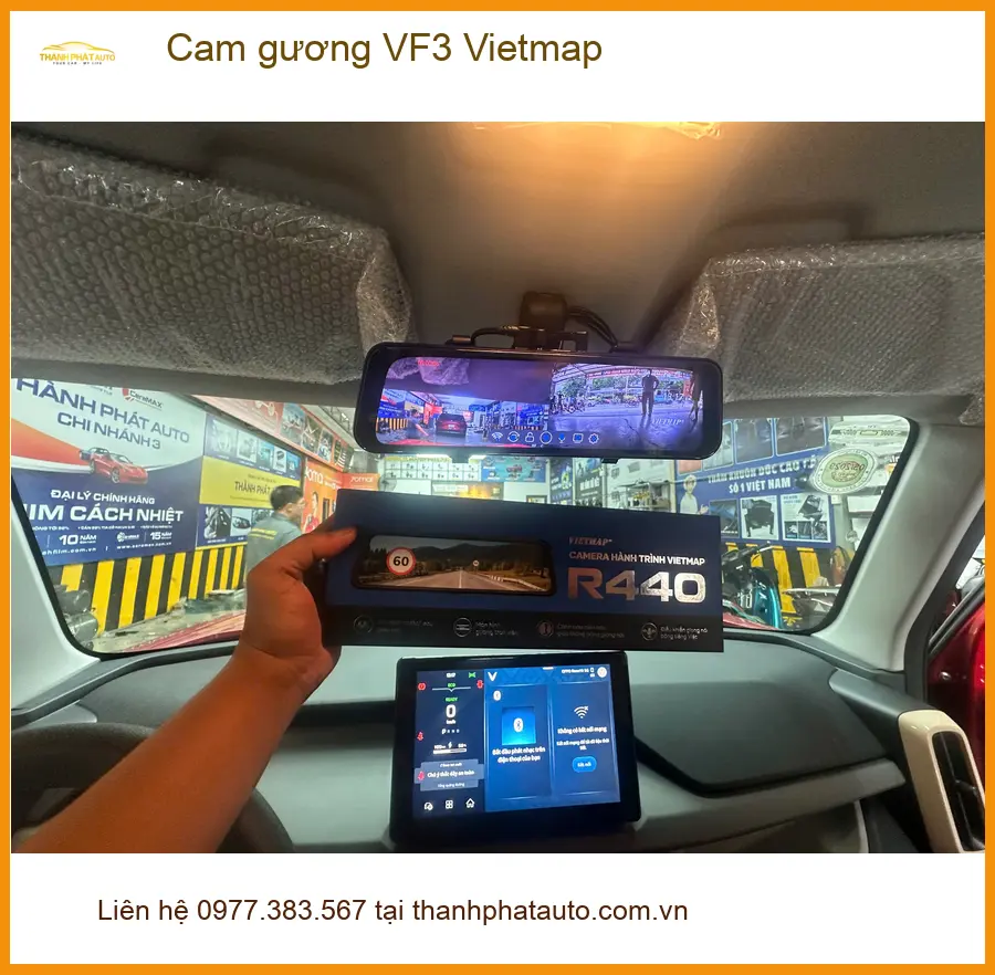 Anh Minh lắp cam gương Vietmap cho VinFast VF3 tại Quận Thủ Đức để ghi lại mọi hành trình. ảnh thực tế 2