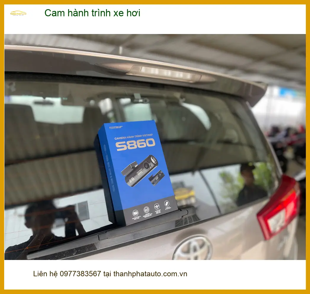 Ông Tấn lắp cam hành trình Hyundai Santa Fe tại Quận 12 để đảm bảo an toàn