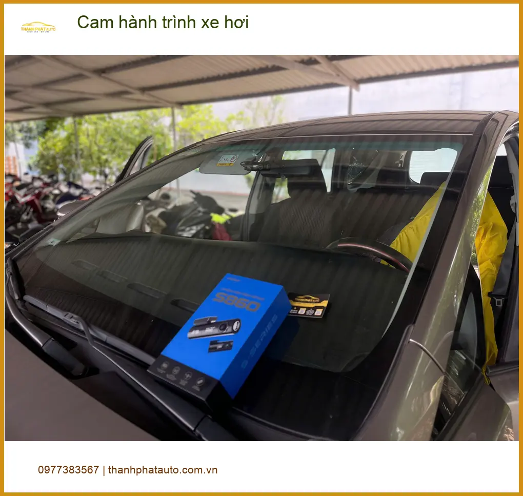 Anh Quang lắp cam hành trình xe hơi Hyundai SantaFe tại Quận 2 ghi hình rõ nét ảnh thực tế 2
