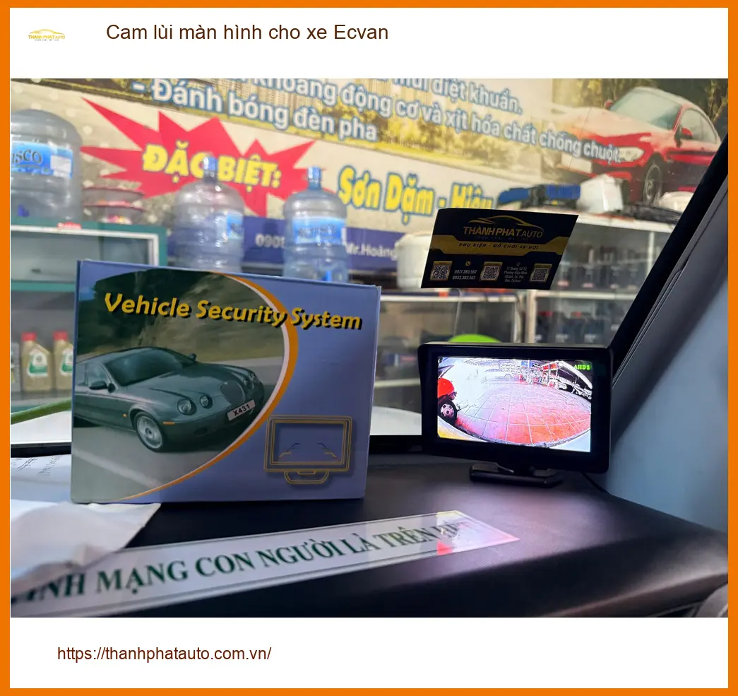 Anh Khải lắp cam lùi màn hình cho xe Ecvan tại Quận Bình Tân để lùi xe dễ dàng