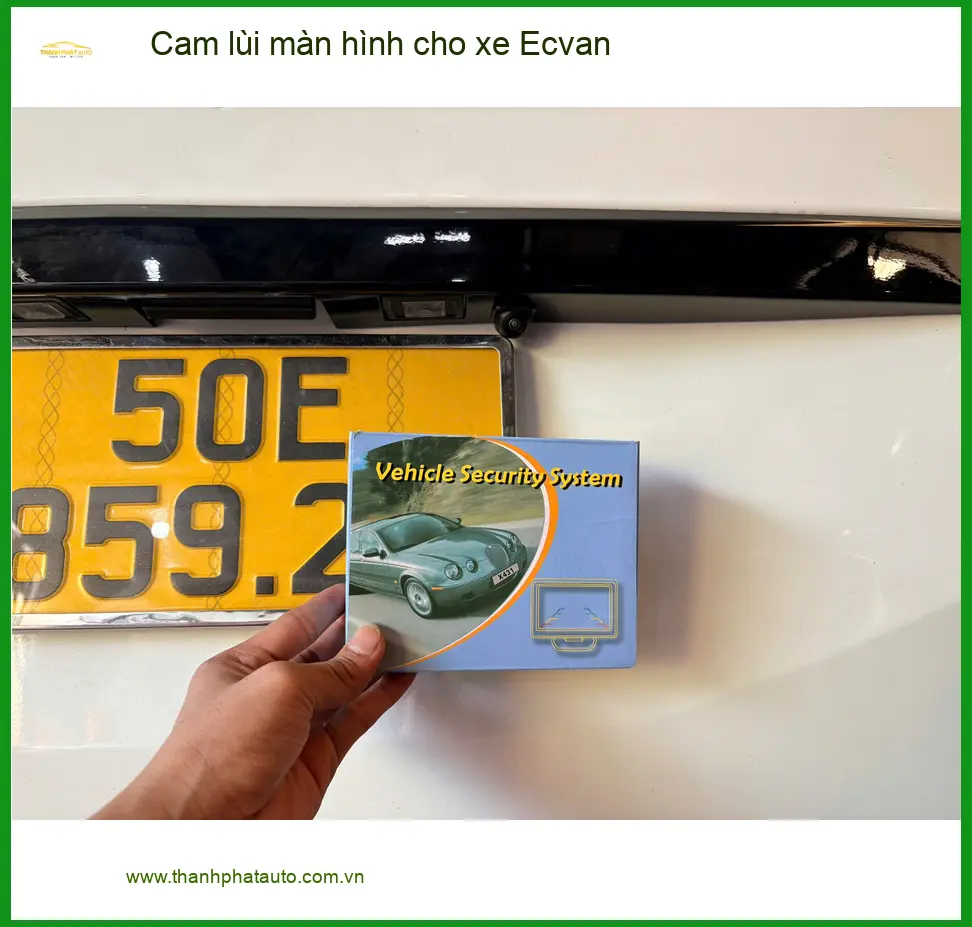 Anh Khải lắp cam lùi màn hình cho xe Ecvan tại Quận Bình Tân để lùi xe dễ dàng ảnh thực tế 2