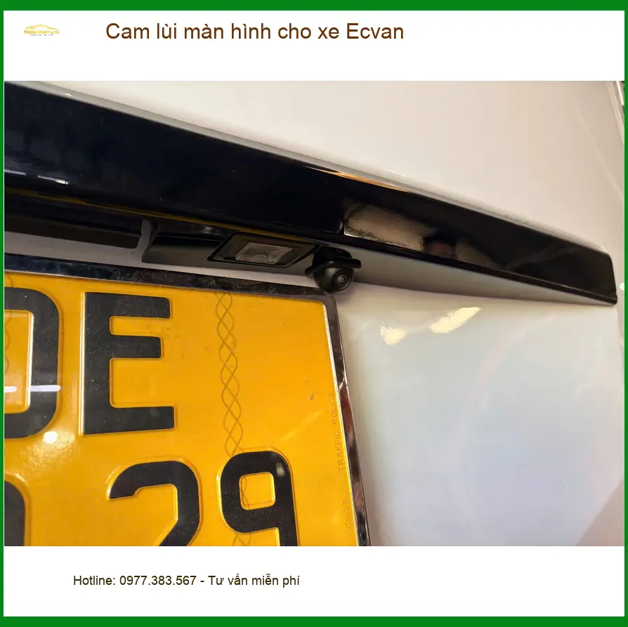 Chú Thọ lắp cam lùi màn hình cho xe Ecvan tại Quận 10 vì khó đậu xe