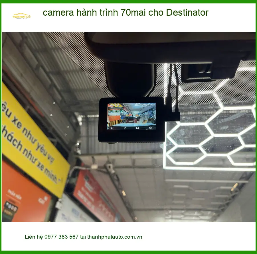 Anh Quang lắp camera hành trình 70mai cho Ford Everest tại Quận 3 an tâm lái xe ảnh thực tế 2