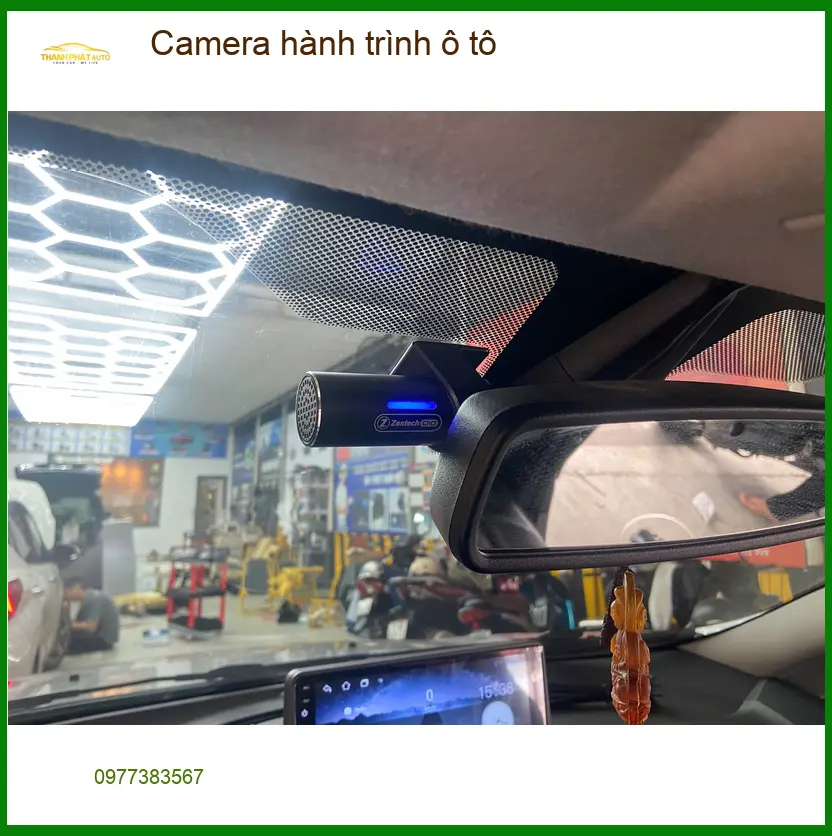 Anh Tấn lắp camera hành trình ô tô VinFast VF 5 tại Quận 12 bảo vệ xe.