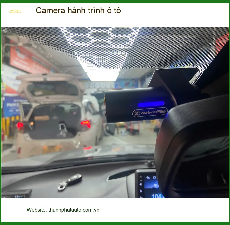 Anh Trọng gắn Camera hành trình ô tô Mitsubishi Outlander tại Quận Tân Phú vì lo ngại sự cố giao thông bất ngờ ảnh thực tế 2