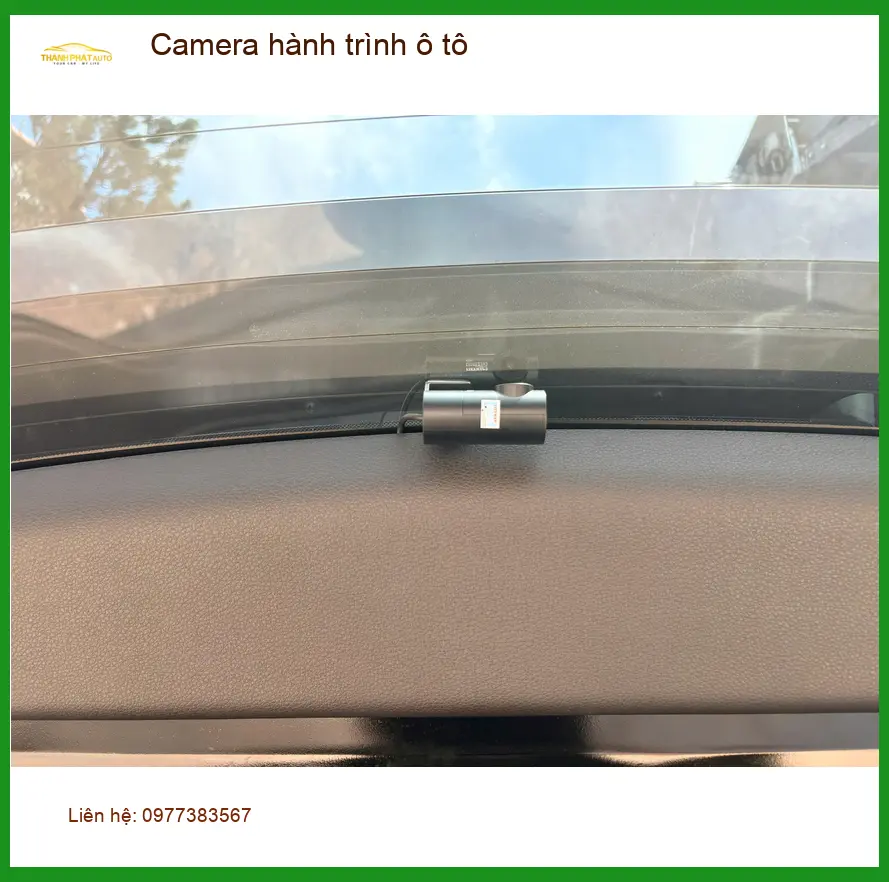 Chị Thảo lắp camera hành trình ô tô Hyundai Santa Fe tại Quận 12 để an tâm lái xe đường dài