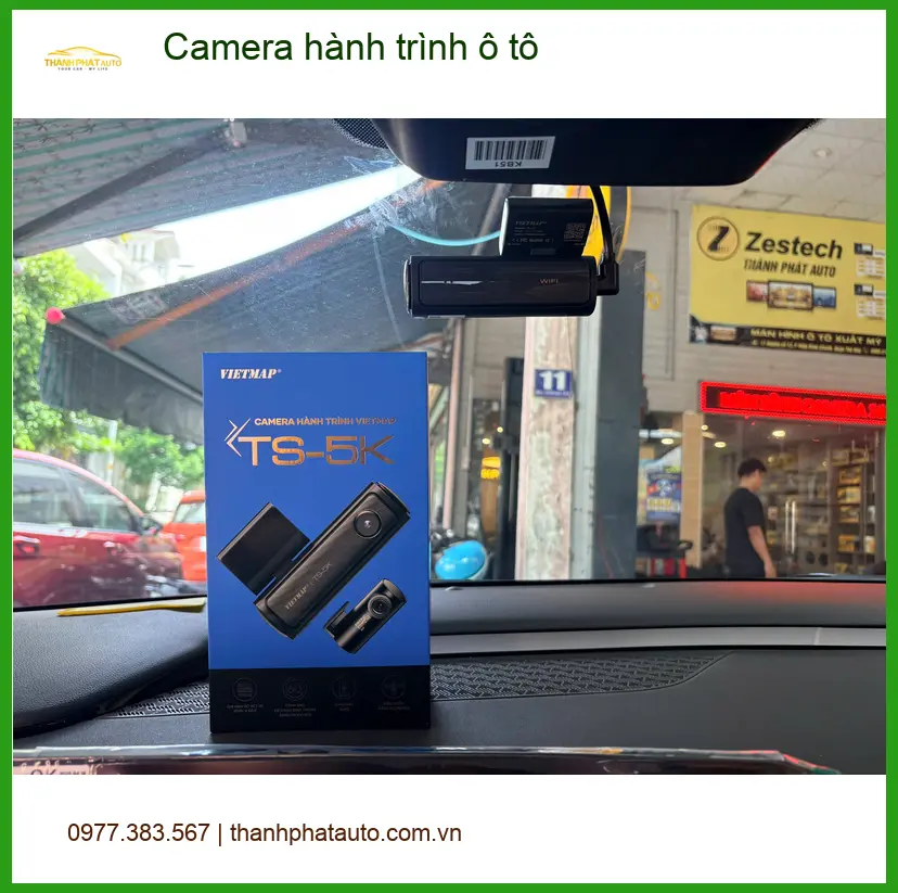 Chị Thảo lắp camera hành trình ô tô Hyundai Santa Fe tại Quận 12 để an tâm lái xe đường dài ảnh thực tế 4