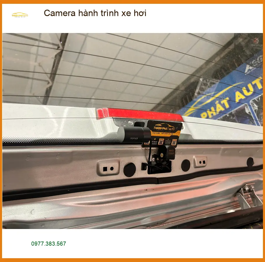 Chị Thảo lắp camera hành trình xe hơi cho Hyundai Accent tại Quận 9