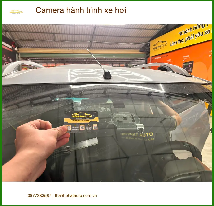 Chị Thảo lắp camera hành trình xe hơi cho Hyundai Accent tại Quận 9 ảnh thực tế 4