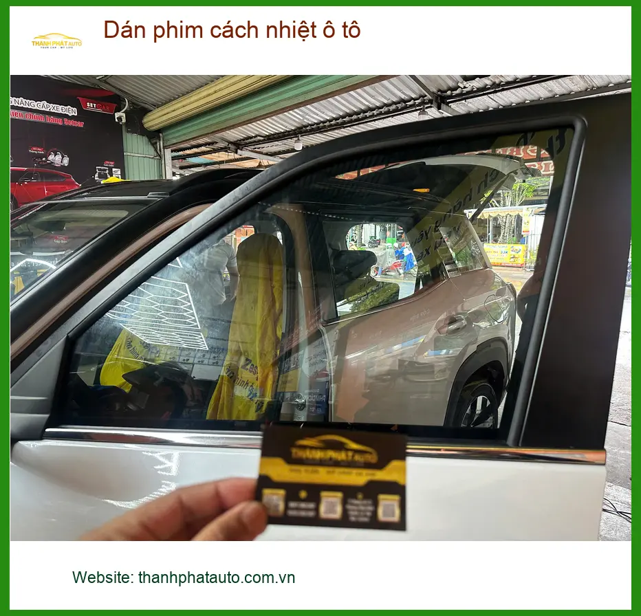Chị Thảo dán phim cách nhiệt Hyundai Accent tại Quận 3 chống nóng