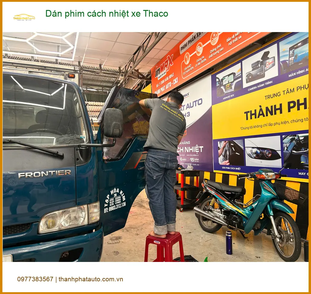 Anh Tùng dán phim cách nhiệt cho xe Thaco Frontier tại Quận 9 để chống nóng hiệu quả