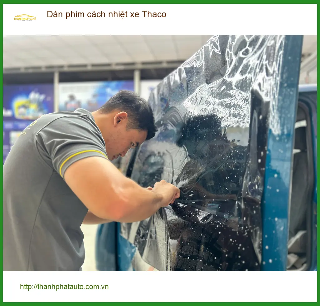 Anh Tùng dán phim cách nhiệt cho xe Thaco Frontier tại Quận 9 để chống nóng hiệu quả ảnh thực tế 2