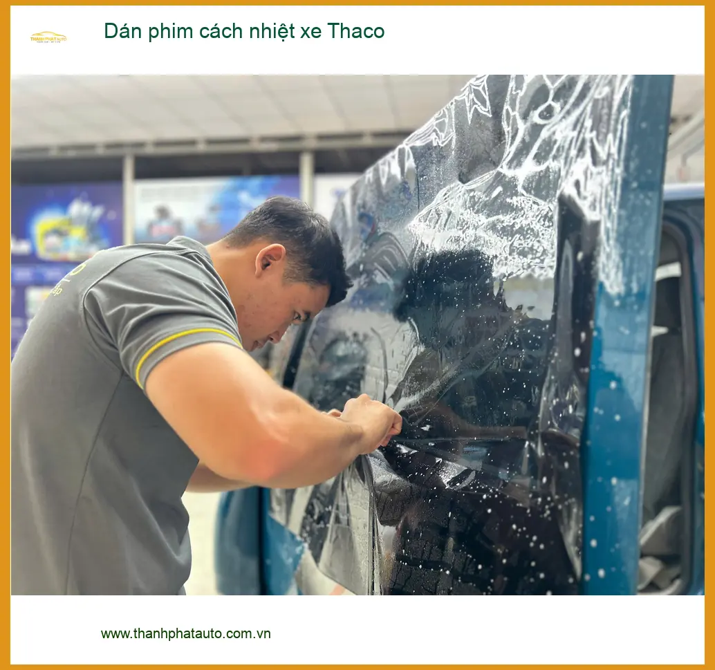 Anh Vĩnh dán phim cách nhiệt xe Thaco Quận 11 chống nóng cho xe tải nhẹ ảnh thực tế 2