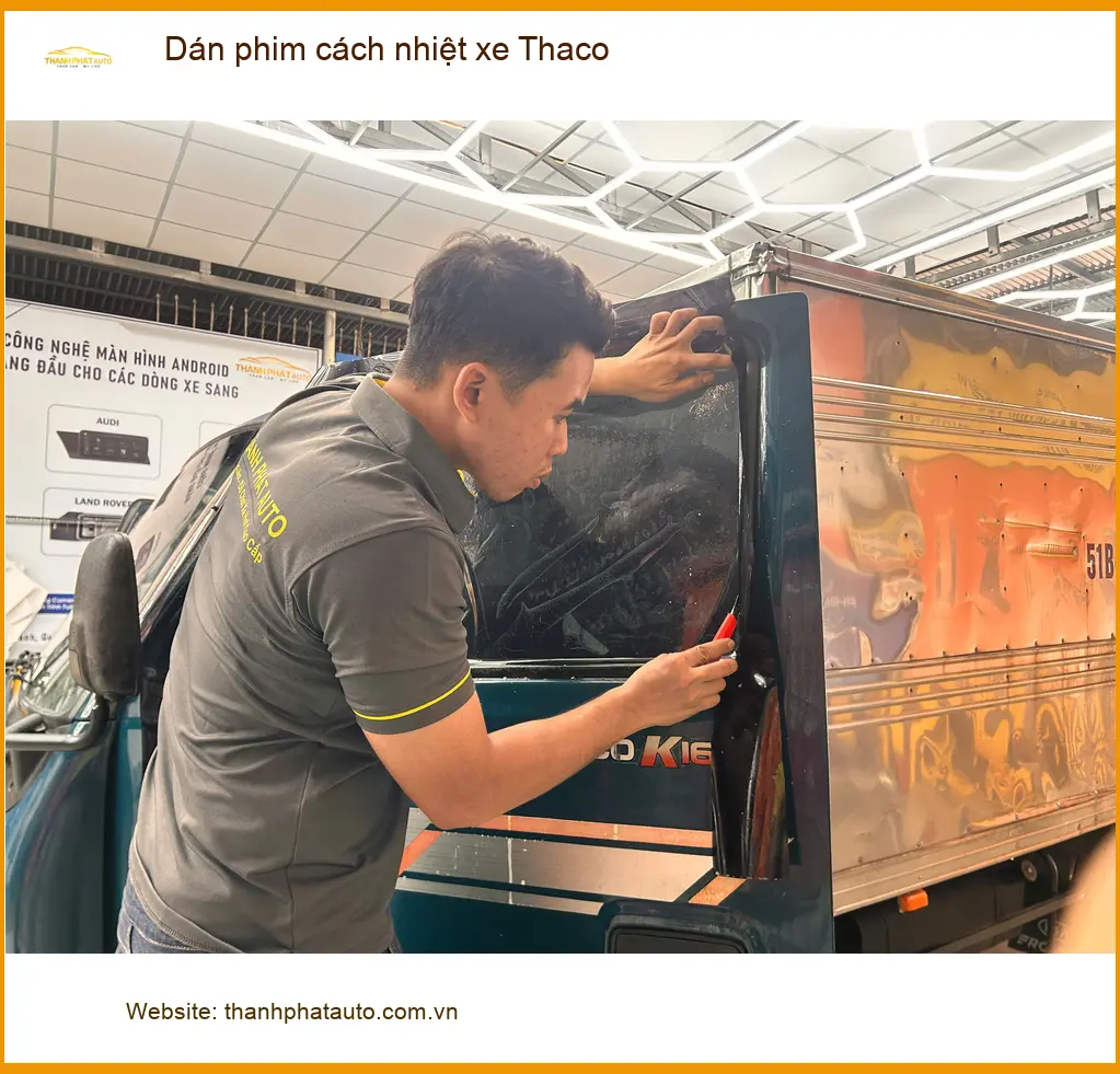 Chị Thanh Hoa dán phim cách nhiệt Thaco Towner 990 tại Nhà Bè chống nóng mùa hè ảnh thực tế 2