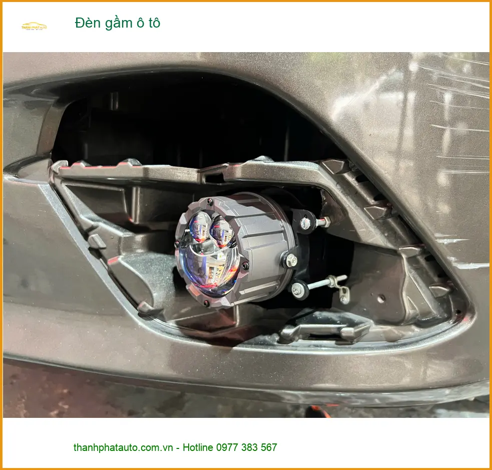 Chú Phong độ đèn gầm ô tô cho Honda CRV ở Củ Chi sau khi đi trời mưa lớn. ảnh thực tế 4
