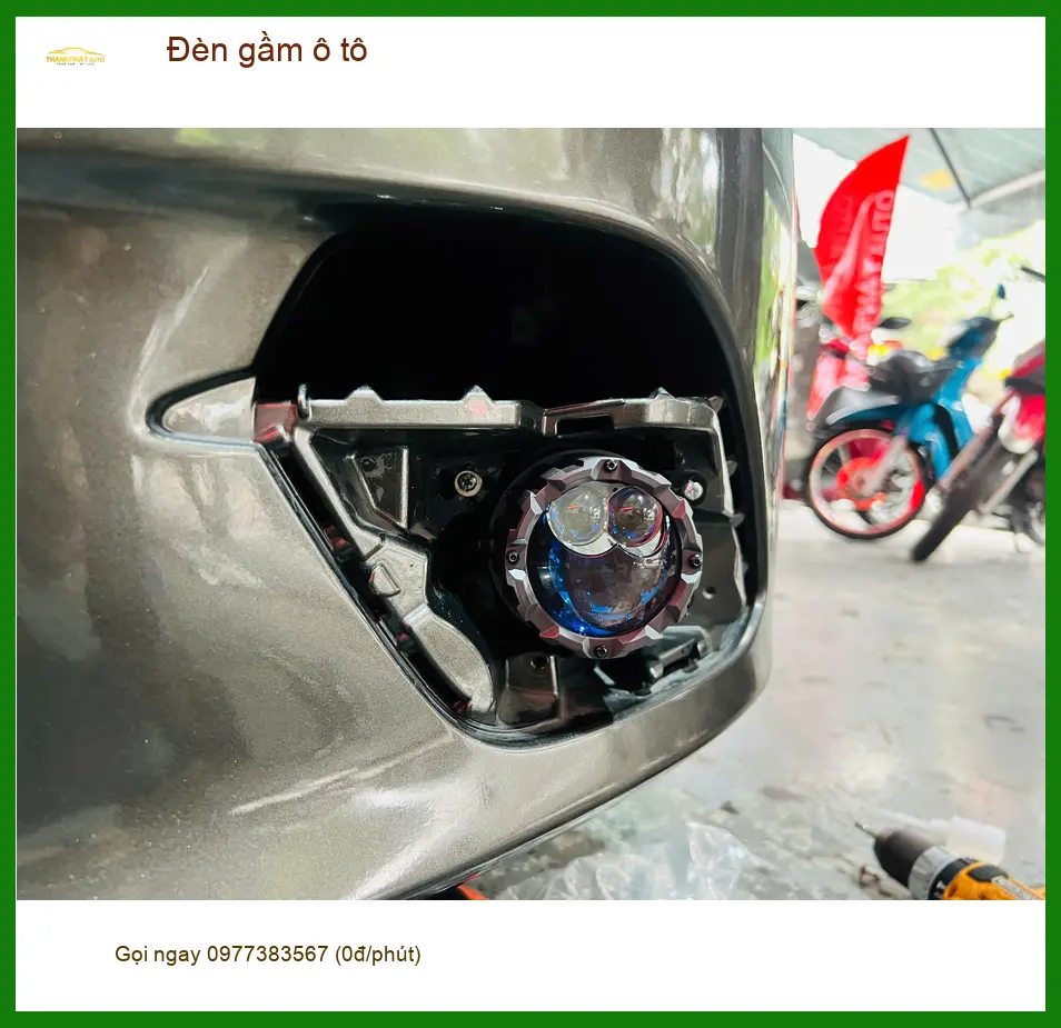 Chú Bảy lắp đèn gầm ô tô tại Quận Tân Bình cho Ford Everest vì đèn yếu ảnh thực tế 3
