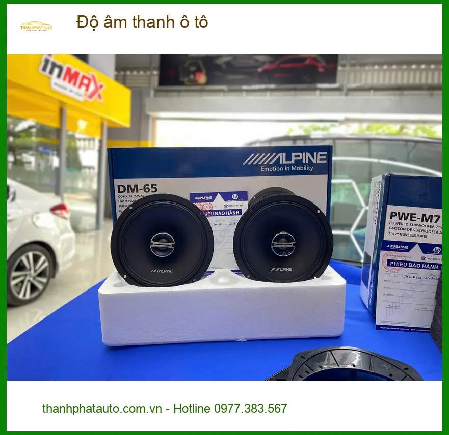 Anh Quang độ âm thanh ô tô Kia Sorento tại Quận 9 vì loa zin quá kém.