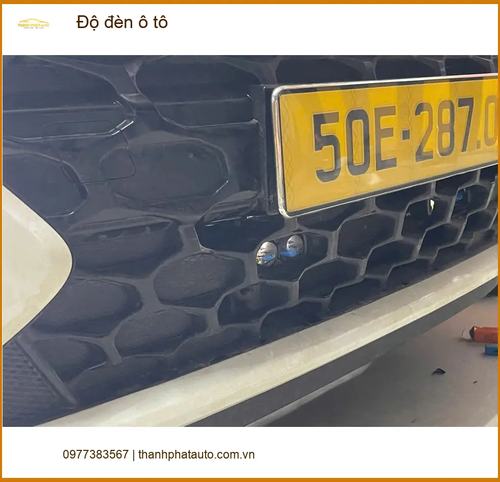 Chị Mai Anh độ đèn ô tô Toyota Camry tại Quận Bình Thạnh để tăng cường ánh sáng