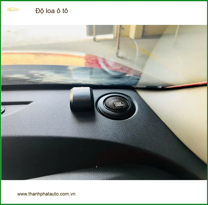 Anh Lộc độ loa ô tô cho Honda Civic tại Quận 8 để có âm thanh sống động hơn
