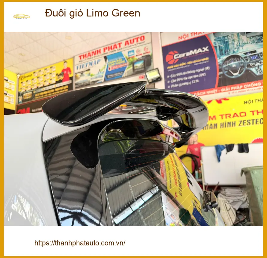 Bác Cường lắp đuôi gió Limo Green cho Mercedes C300 tại Quận 2