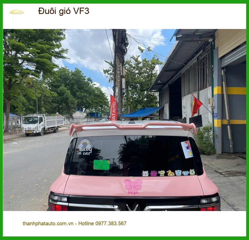 Anh Tùng độ đuôi gió VF3 tại Quận 1 để tăng vẻ thể thao và khả năng bám đường
