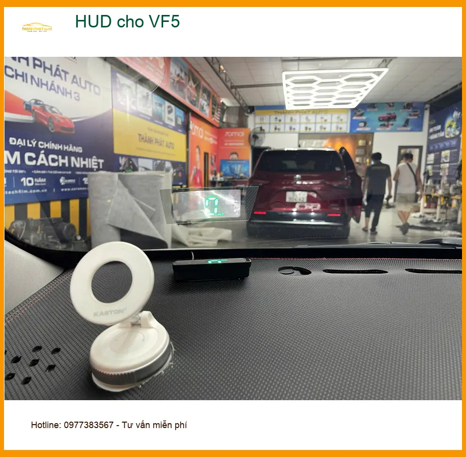Anh Khải lắp HUD cho VinFast VF5 tại Bình Chánh để hiển thị tốc độ tiện lợi hơn