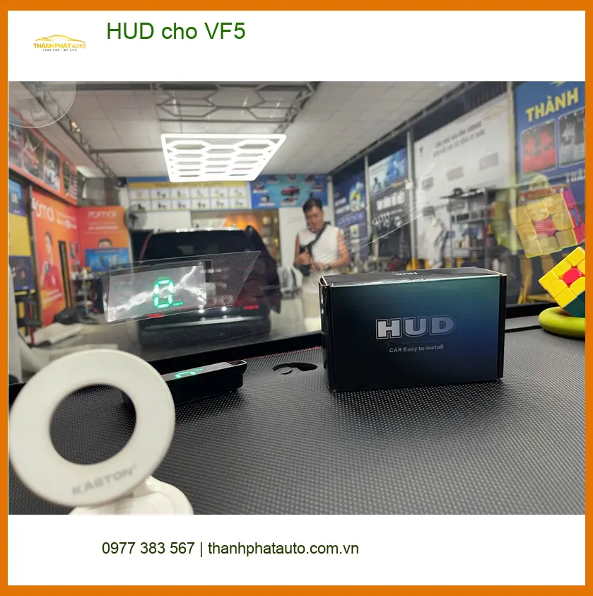 Anh Tùng lắp HUD cho VF5 tại Quận 9 để dễ dàng theo dõi thông tin lái ảnh thực tế 2