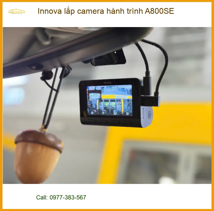 Anh Minh lắp camera hành trình A800SE cho Innova tại Quận 3