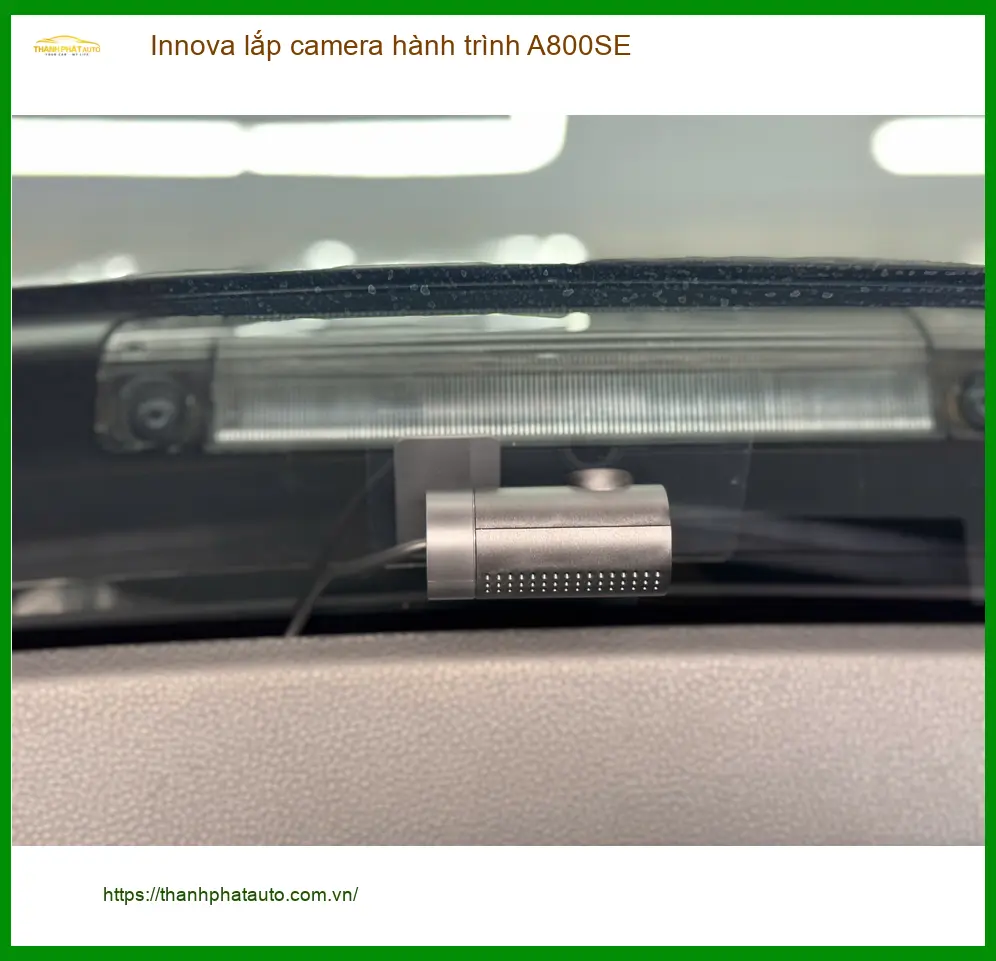 Anh Minh lắp camera hành trình A800SE cho Innova tại Quận 3 ảnh thực tế 5