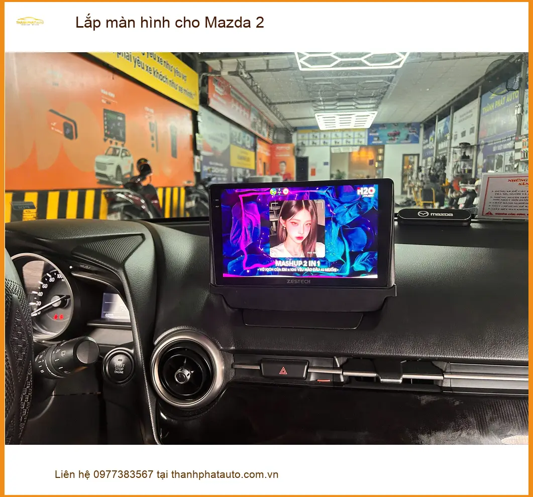 Anh Huy lắp màn hình Android cho Mazda 2 tại Hóc Môn để xem YouTube khi kẹt xe