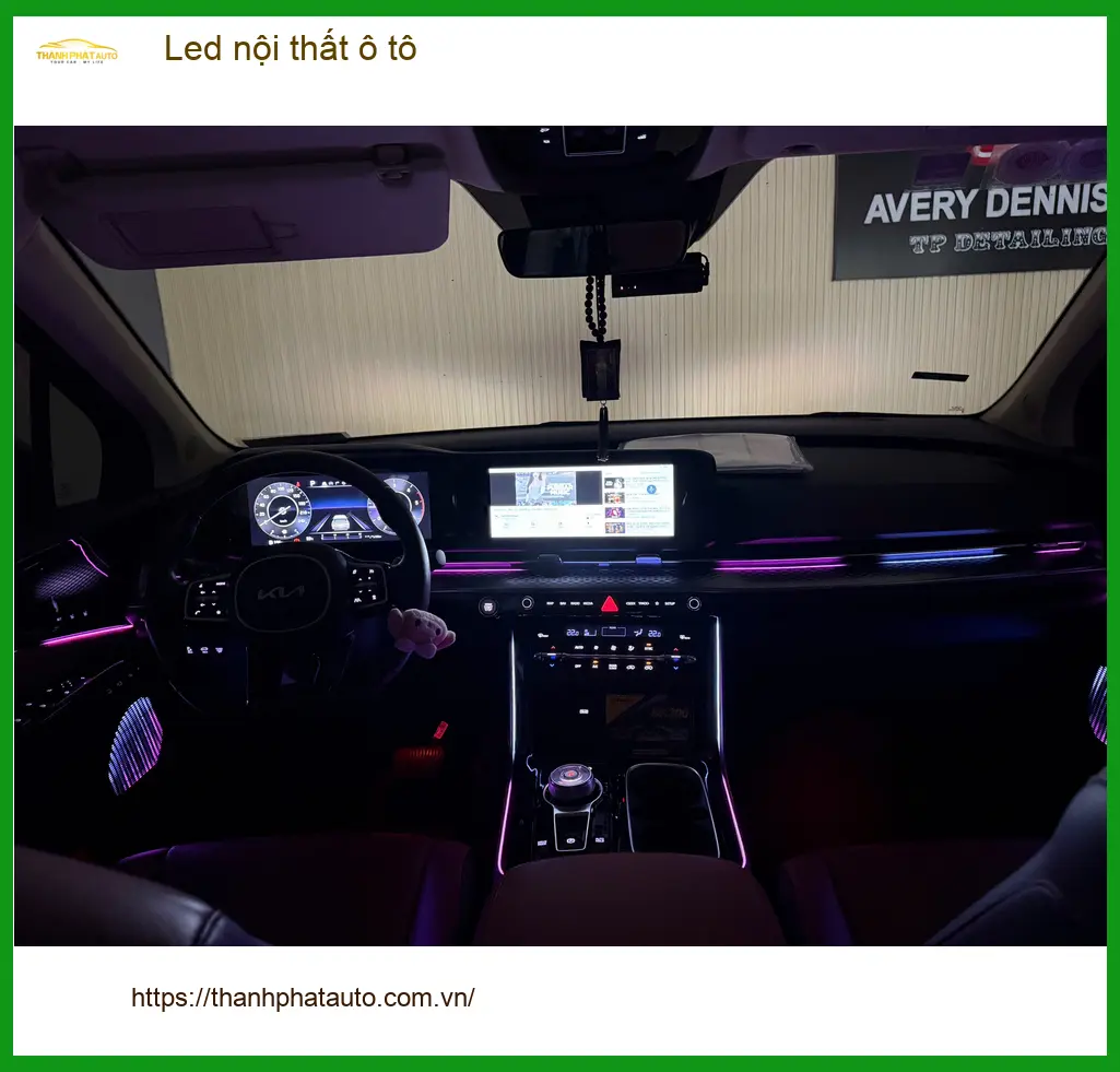 Chị Thảo My lắp Led nội thất ô tô cho Mazda 3 tại Quận 6
