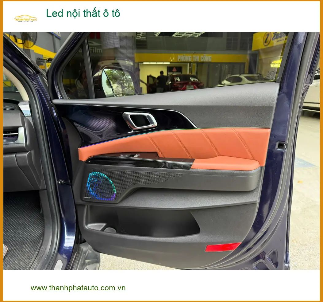 Anh Quân lắp Led nội thất ô tô cho Honda CRV tại Quận 4 để xe thêm phong cách ảnh thực tế 5