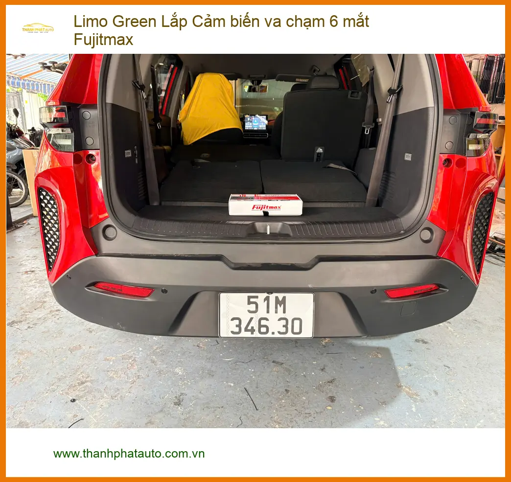 Chị Thảo lắp Cảm biến va chạm 6 mắt Fujitmax cho xe Limo Green tại Quận 12