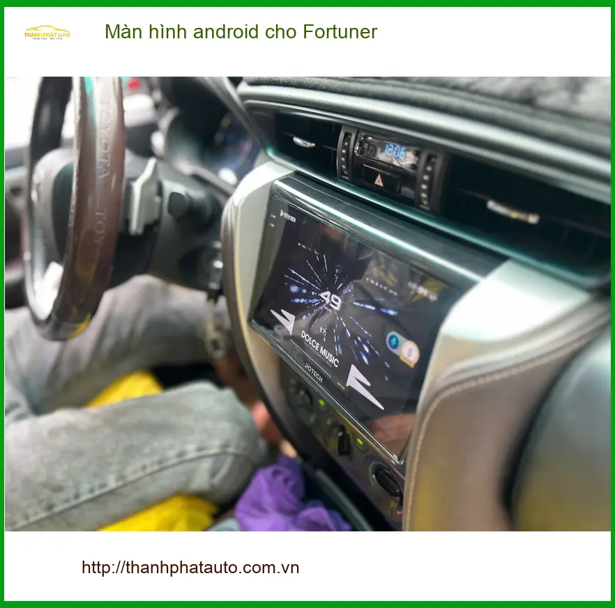 Chị Thảo lắp màn hình android cho Fortuner tại Quận 12 vì muốn có trải nghiệm giải trí tốt hơn