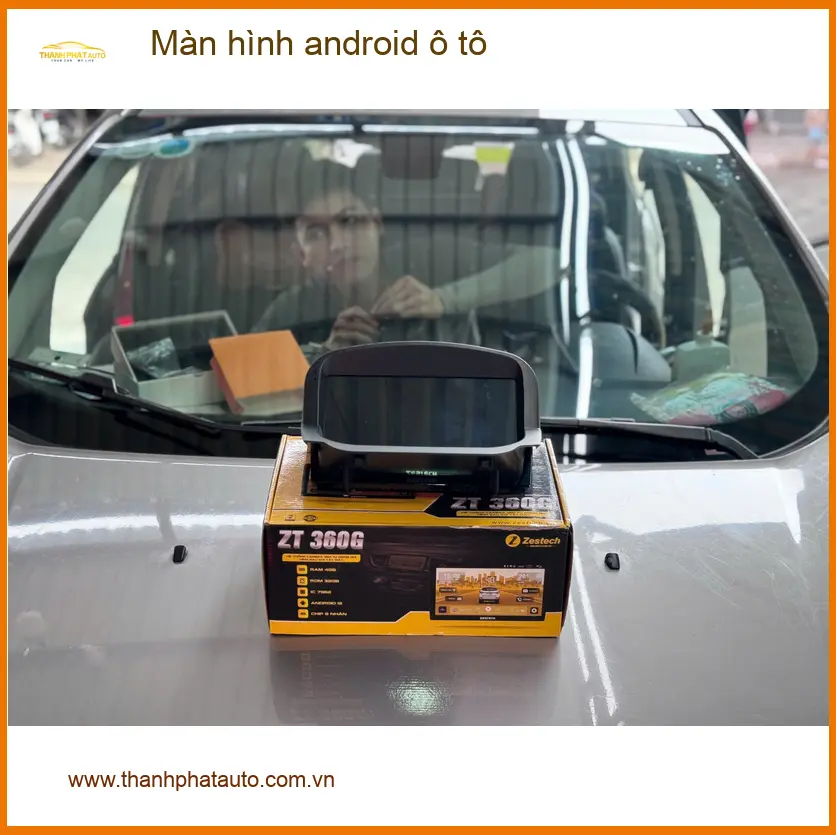 Chú Lâm lắp màn hình android ô tô Hyundai Creta tại Quận 8 vì màn hình zin hay giật lag ảnh thực tế 2