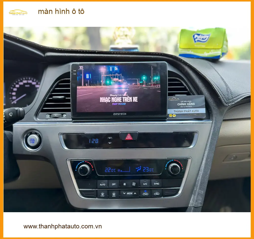 Chú Minh lắp màn hình ô tô Honda CRV tại Quận 5 để có dẫn đường thông minh ảnh thực tế 3