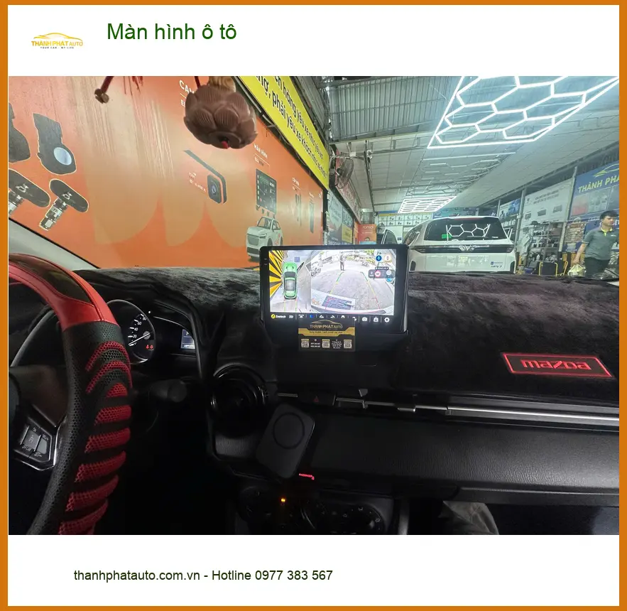 Chị Thảo lắp màn hình ô tô cho Hyundai Accent tại Quận Tân Phú để xem bản đồ ảnh thực tế 3