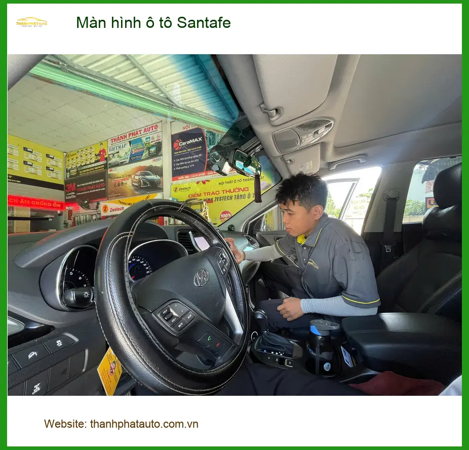 Anh Tấn lắp màn hình ô tô Santafe ở Quận Tân Bình vì màn hình zin đã cũ ảnh thực tế 3